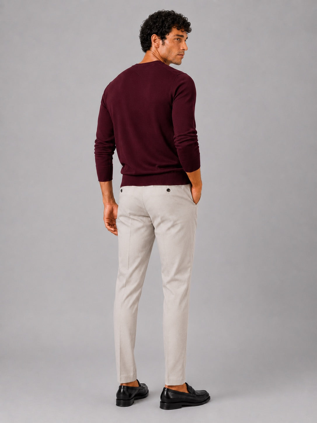 Men’s V-Neck Knit Jumper Slim Fit Long Sleeve Lightweight Autumn Pullover for Business Casual and Everyday Wear