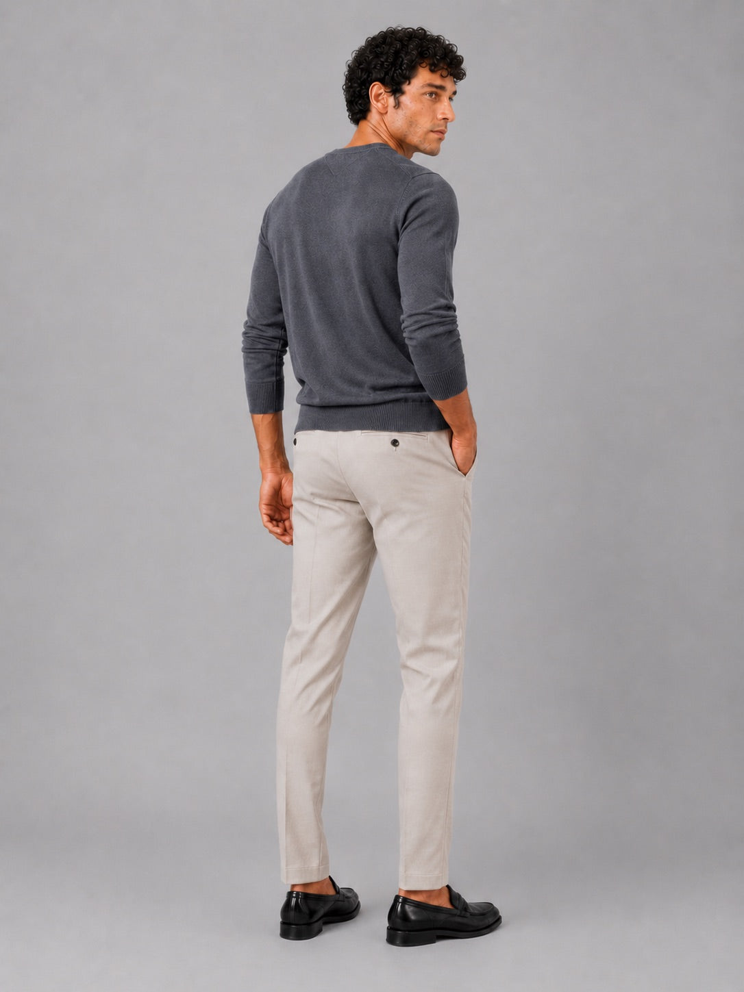 Men’s V-Neck Knit Jumper Slim Fit Long Sleeve Lightweight Autumn Pullover for Business Casual and Everyday Wear