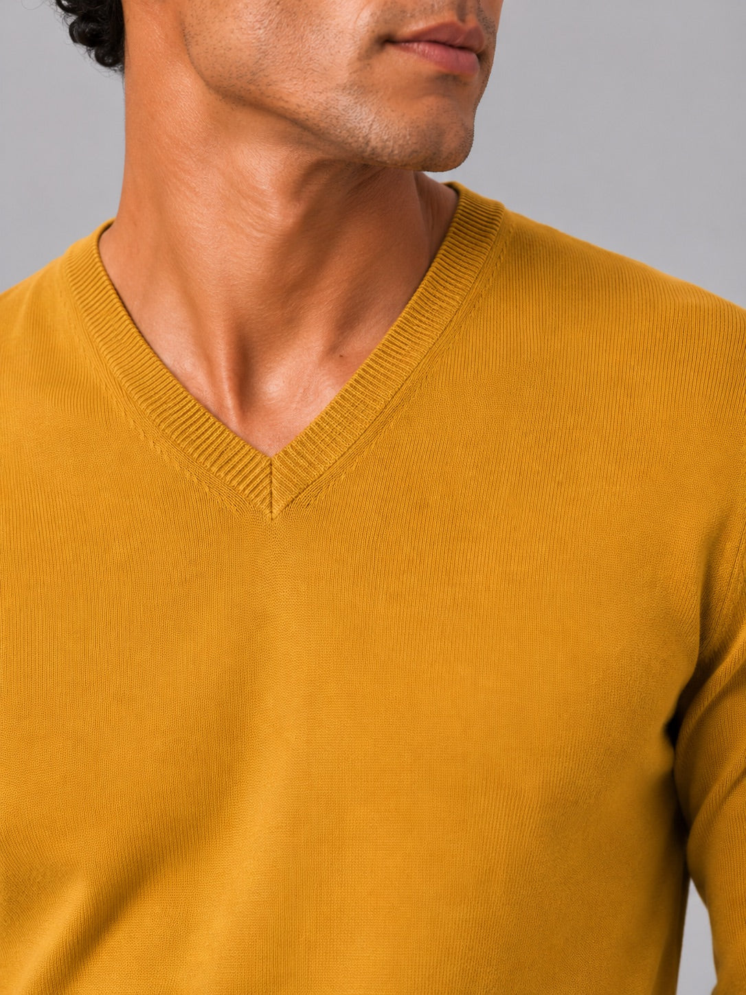 Men’s V-Neck Knit Jumper Slim Fit Long Sleeve Lightweight Autumn Pullover for Business Casual and Everyday Wear