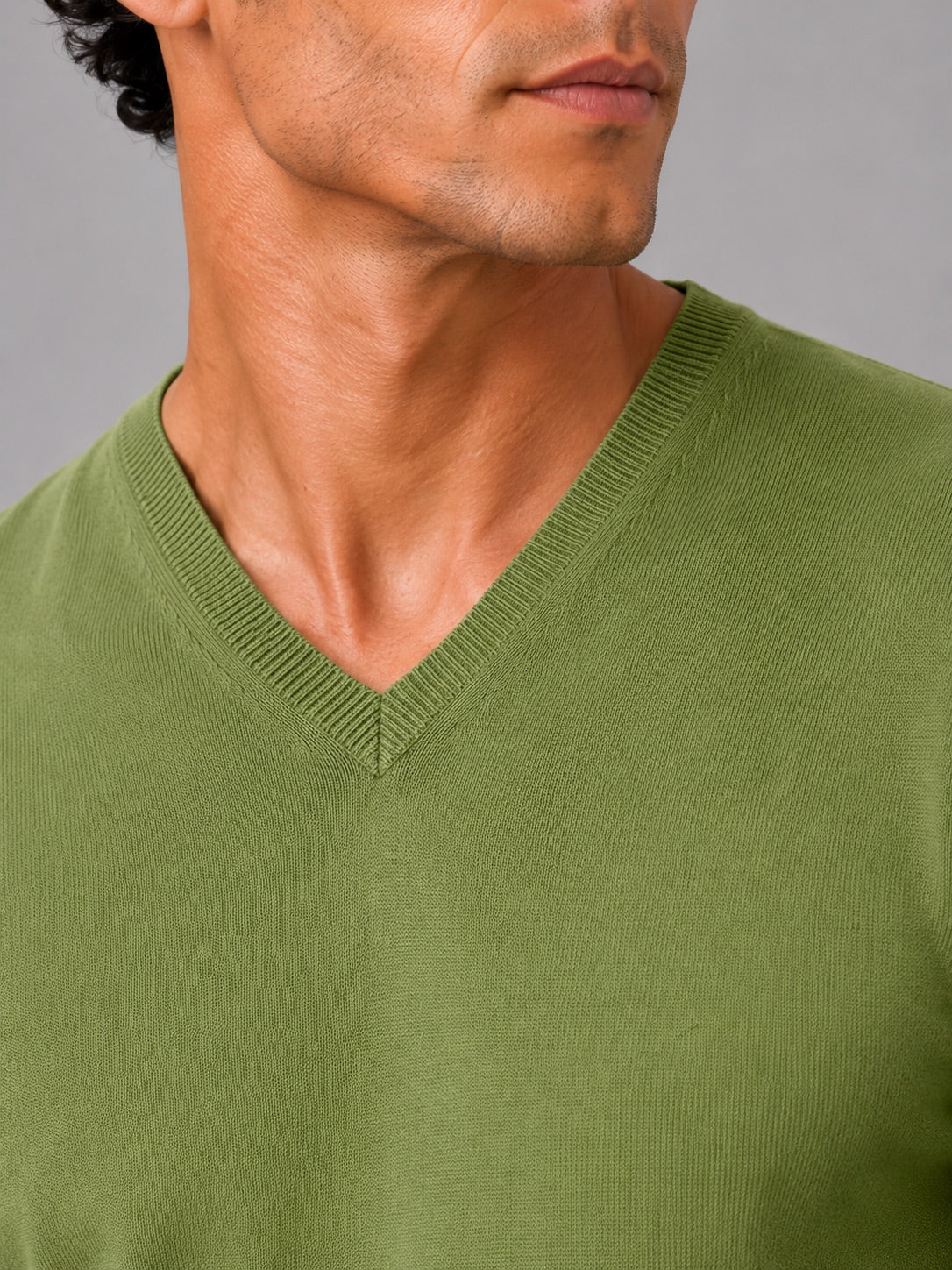 Men’s V-Neck Knit Jumper Slim Fit Long Sleeve Lightweight Autumn Pullover for Business Casual and Everyday Wear