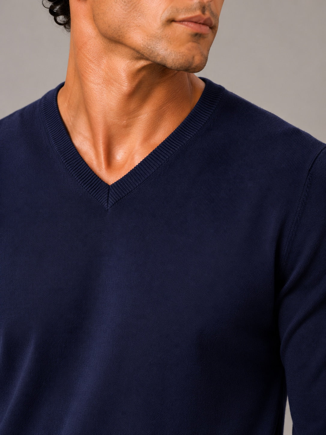 Men’s V-Neck Knit Jumper Slim Fit Long Sleeve Lightweight Autumn Pullover for Business Casual and Everyday Wear