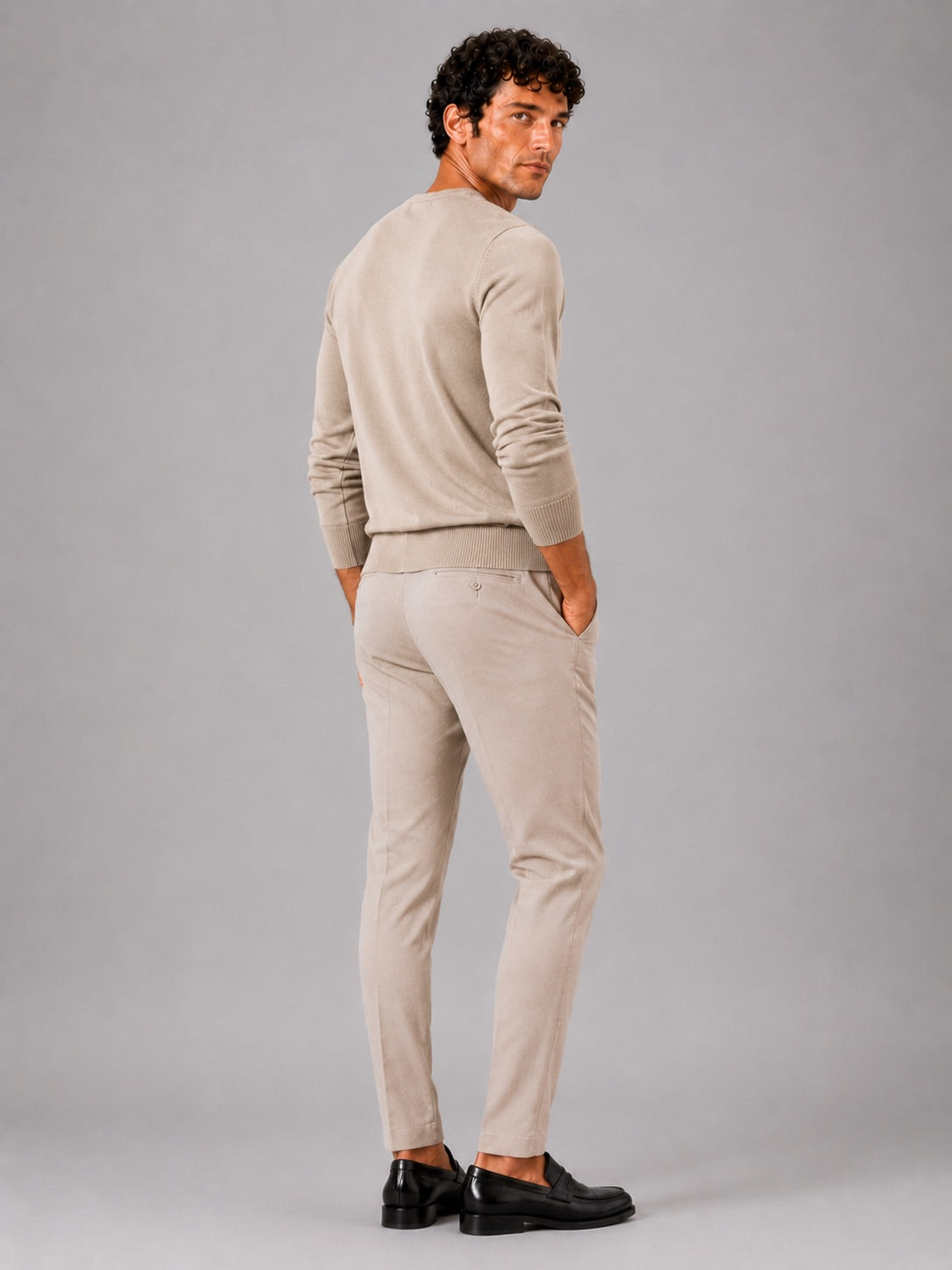 Men’s V-Neck Knit Jumper Slim Fit Long Sleeve Lightweight Autumn Pullover for Business Casual and Everyday Wear