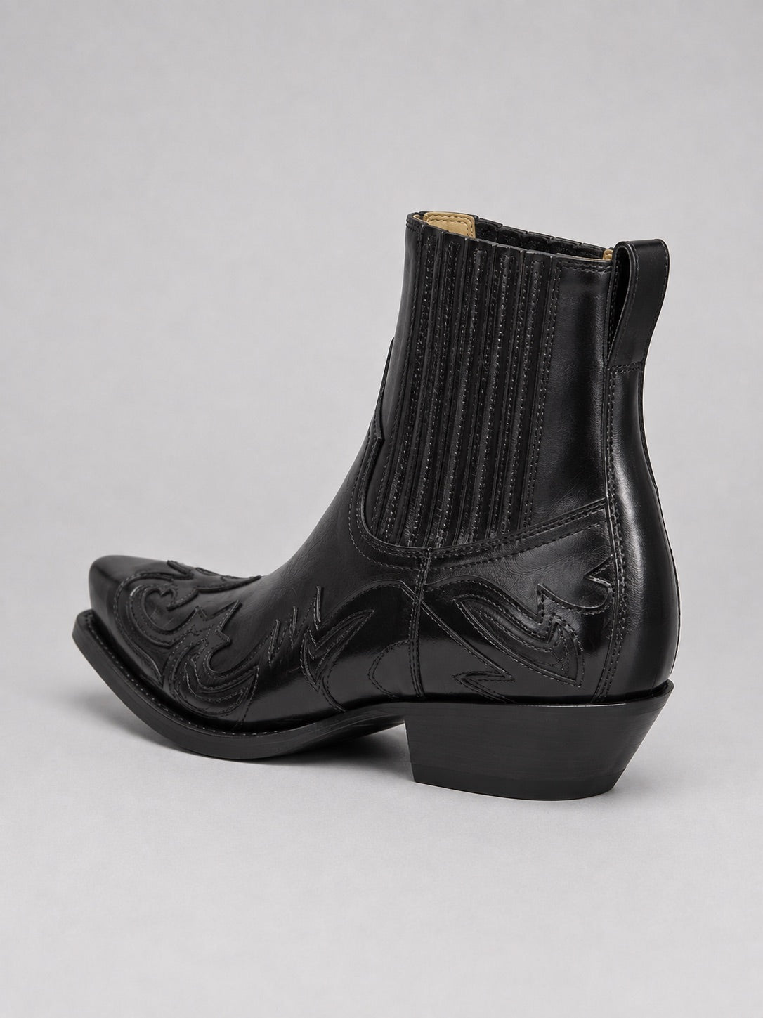 Men’s Western Cowboy Boots Embroidered Pointed Toe Leather Ankle Boots for Casual and Everyday Wear