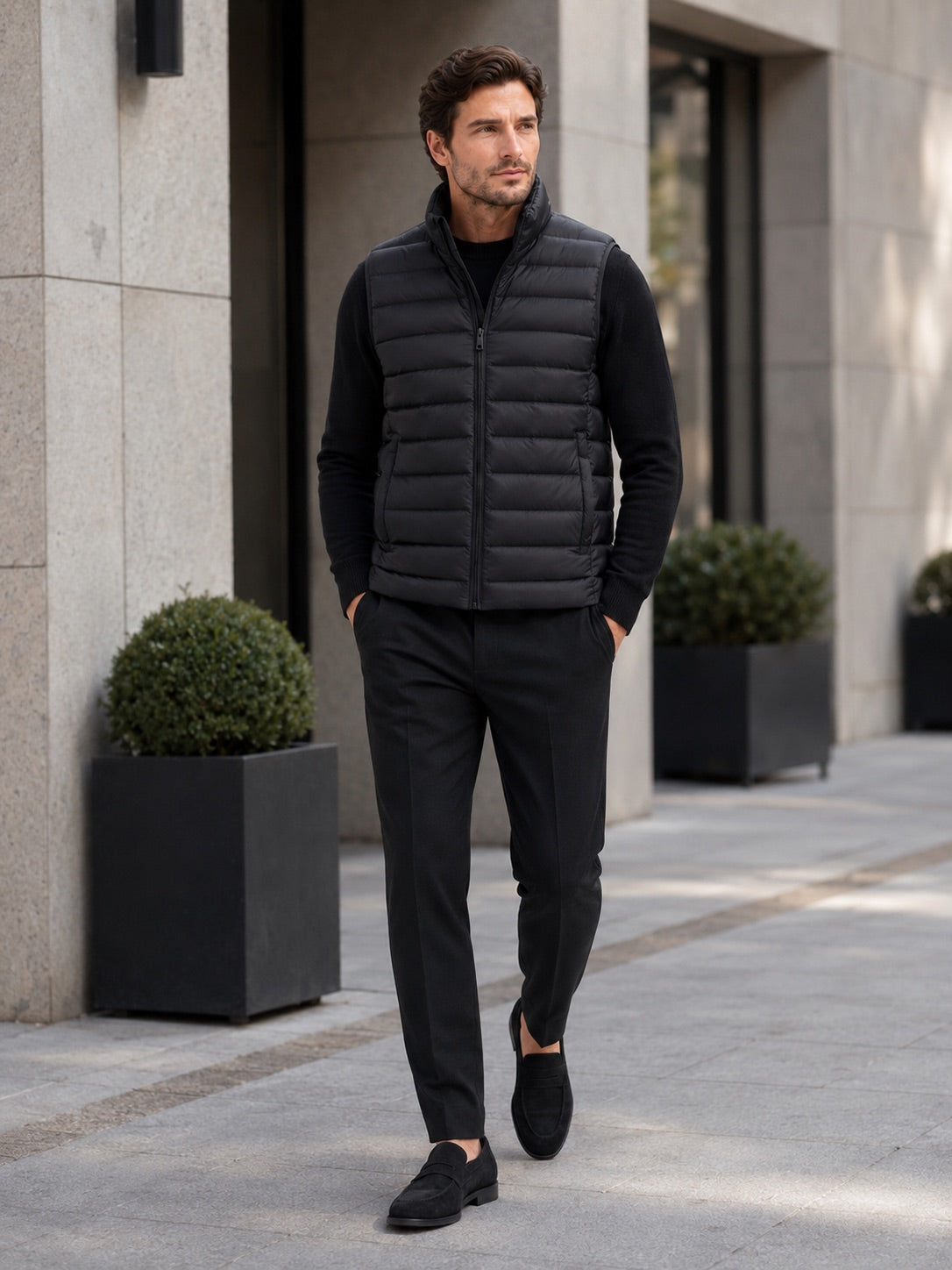 Men’s Down Gilet Thick Warm Zip-Up Windproof Waterproof Winter Puffer Gilet for Outdoor and Everyday Wear