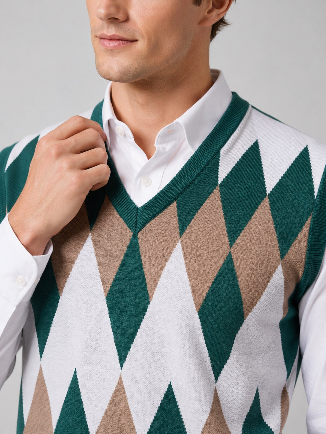 Men’s Argyle Sleeveless Jumper V-Neck Slim Fit Lightweight Knit Autumn Winter Layer for Business Casual and Everyday Wear