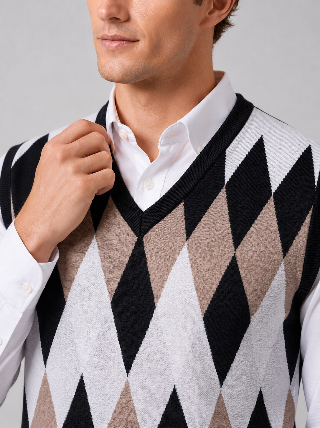 Men’s Argyle Sleeveless Jumper V-Neck Slim Fit Lightweight Knit Autumn Winter Layer for Business Casual and Everyday Wear
