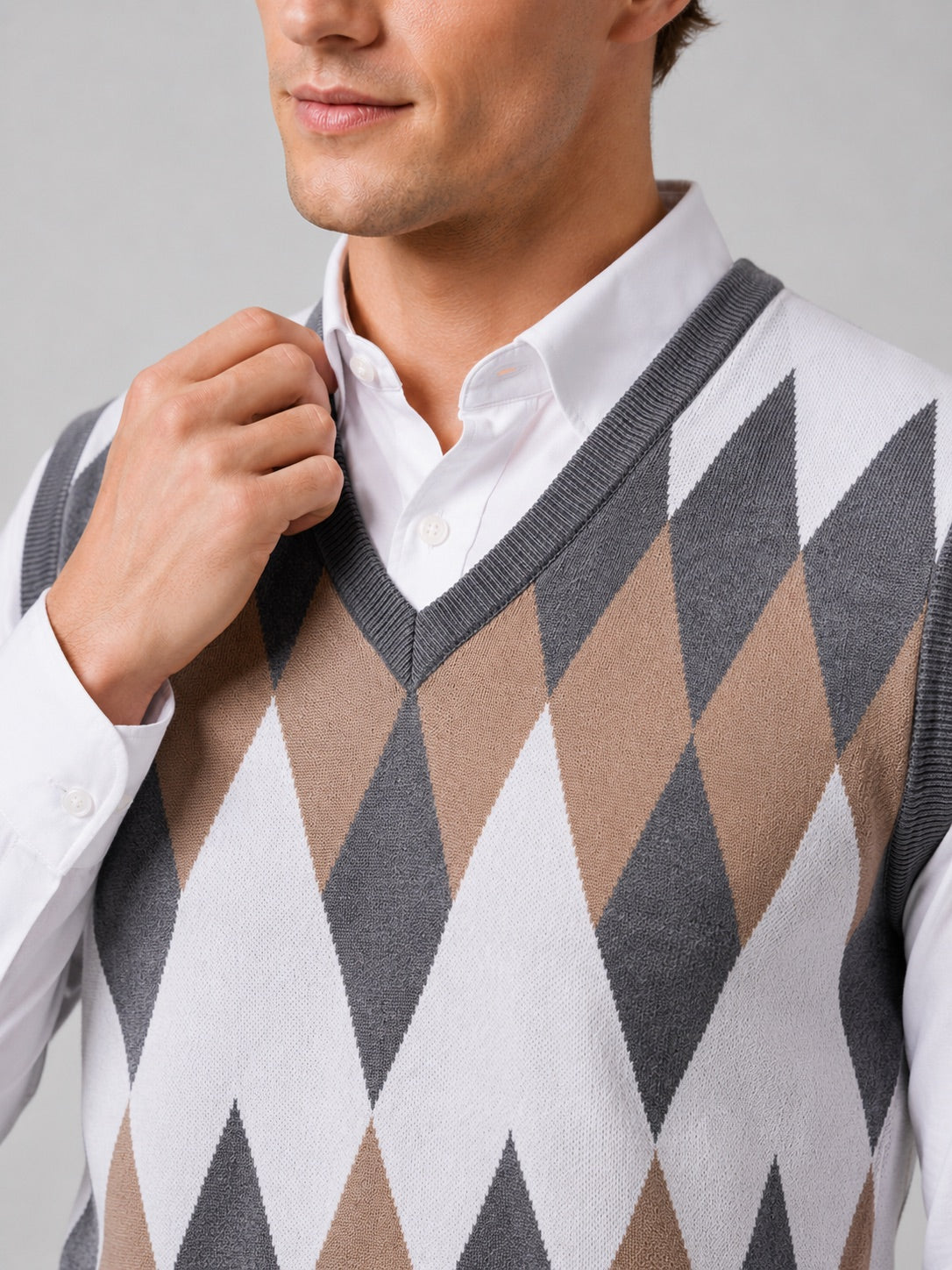 Men’s Argyle Sleeveless Jumper V-Neck Slim Fit Lightweight Knit Autumn Winter Layer for Business Casual and Everyday Wear