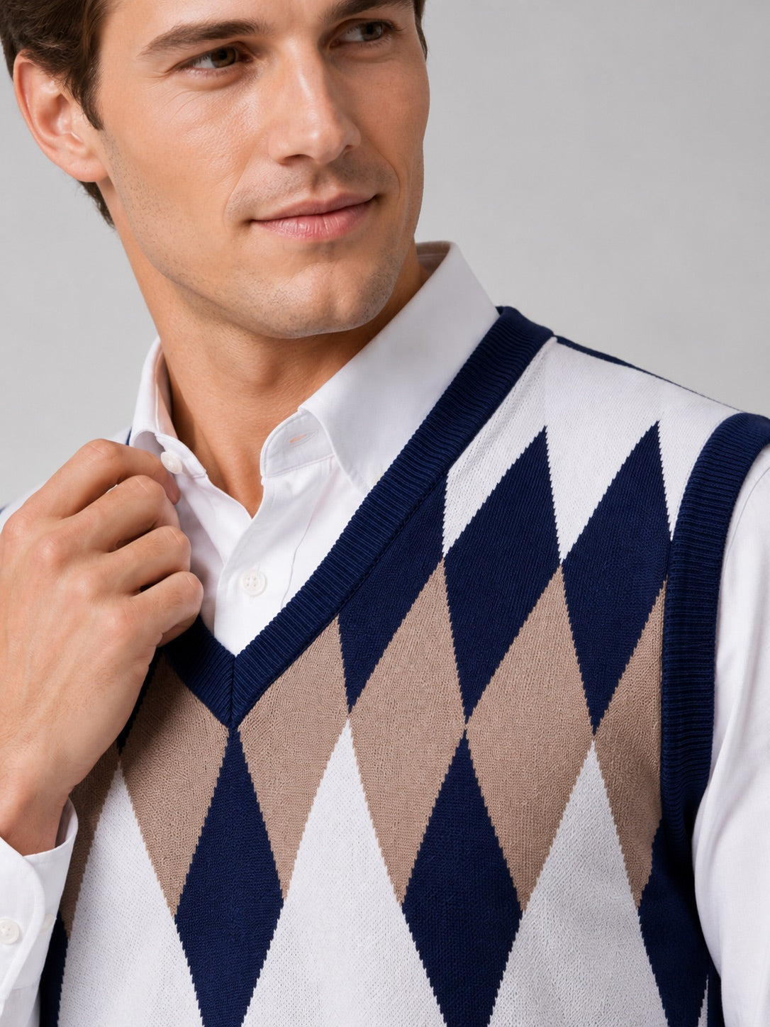 Men’s Argyle Sleeveless Jumper V-Neck Slim Fit Lightweight Knit Autumn Winter Layer for Business Casual and Everyday Wear