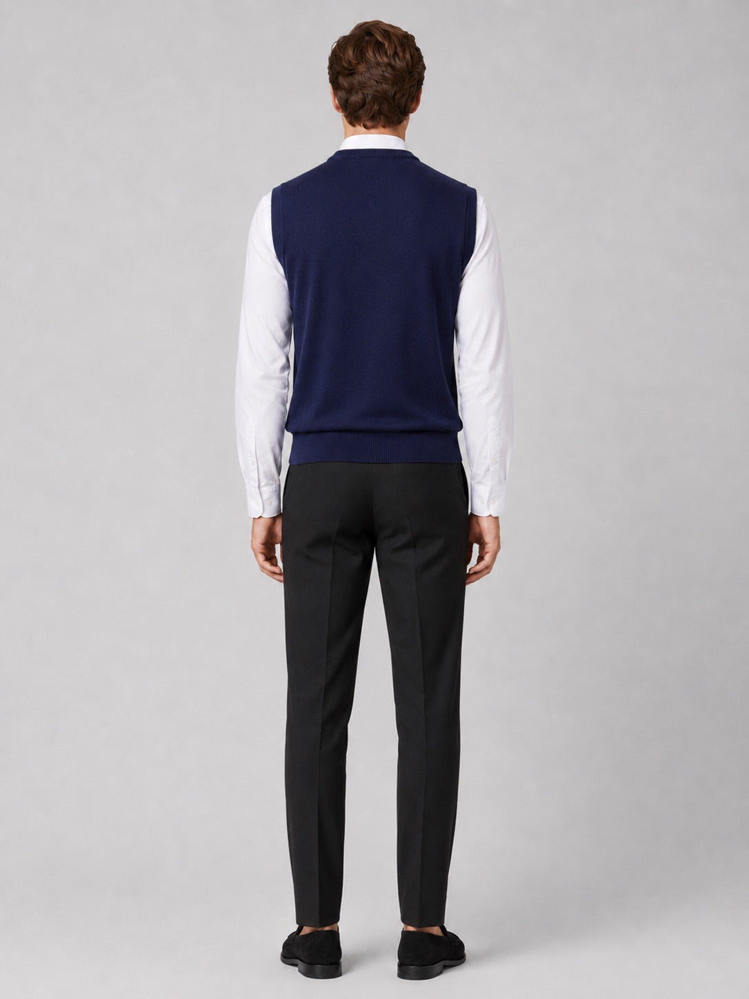 Men’s Argyle Sleeveless Jumper V-Neck Slim Fit Lightweight Knit Autumn Winter Layer for Business Casual and Everyday Wear