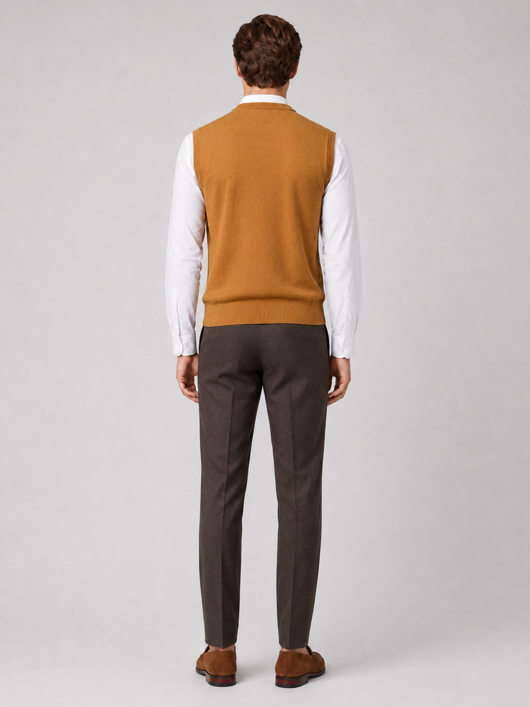 Men’s Argyle Sleeveless Jumper V-Neck Slim Fit Lightweight Knit Autumn Winter Layer for Business Casual and Everyday Wear