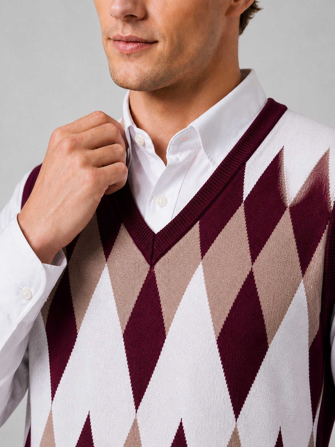 Men’s Argyle Sleeveless Jumper V-Neck Slim Fit Lightweight Knit Autumn Winter Layer for Business Casual and Everyday Wear