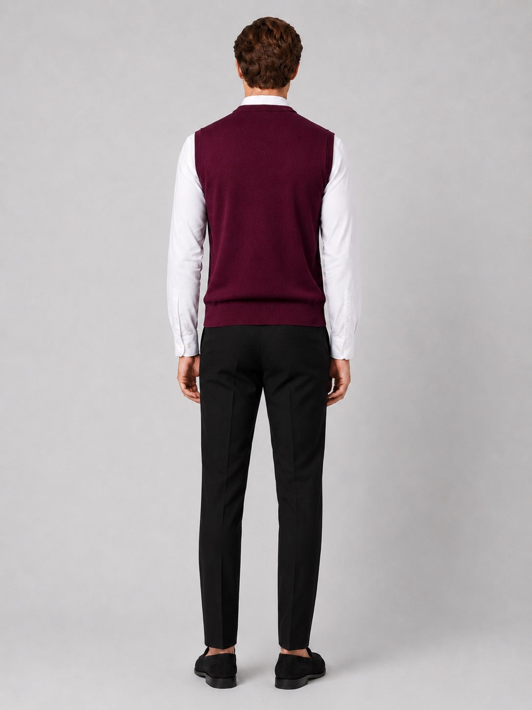 Men’s Argyle Sleeveless Jumper V-Neck Slim Fit Lightweight Knit Autumn Winter Layer for Business Casual and Everyday Wear