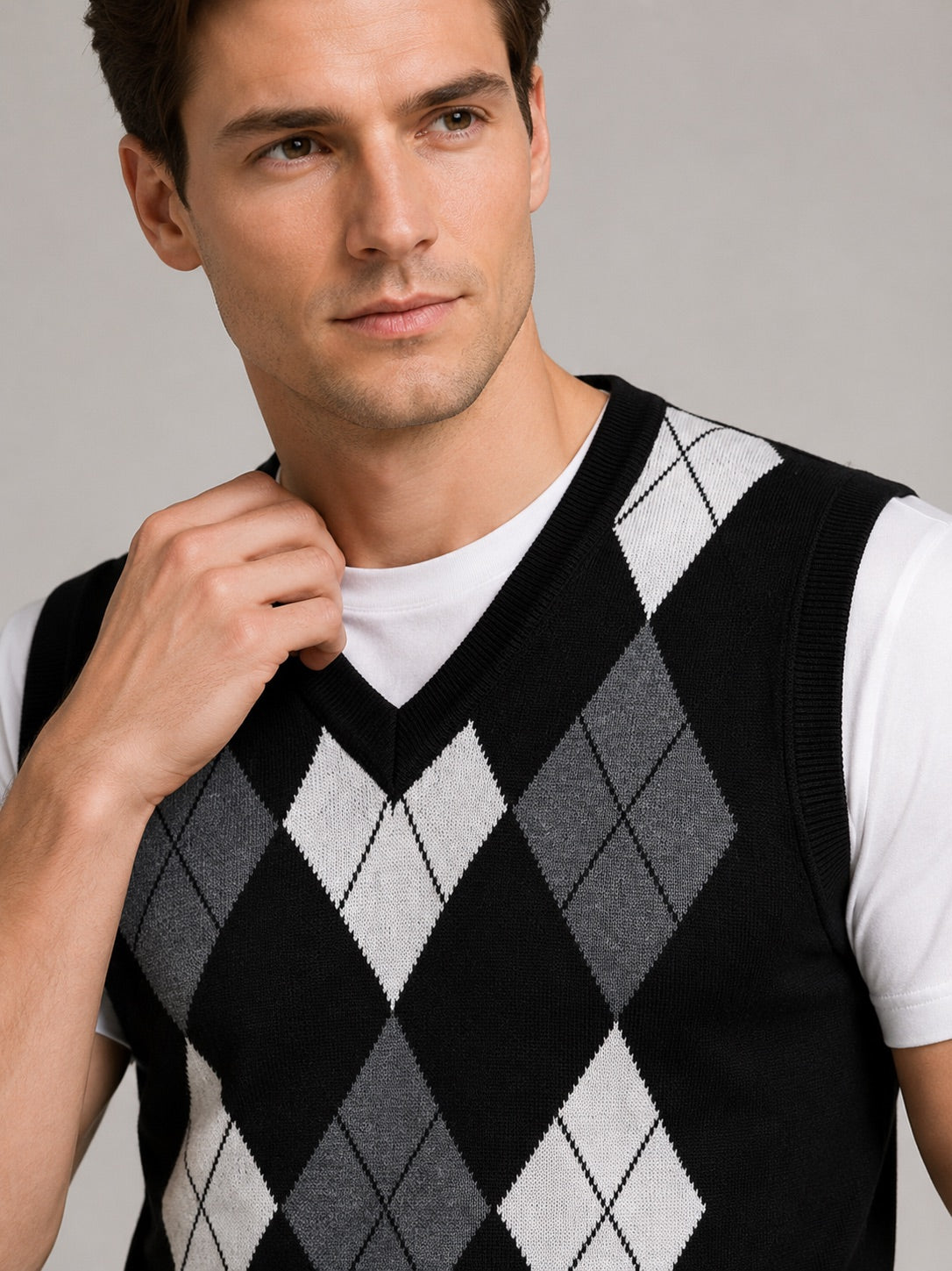 Men’s Argyle Sleeveless Jumper V-Neck Slim Fit Knit Autumn Winter Layer for Business Casual and Everyday Wear
