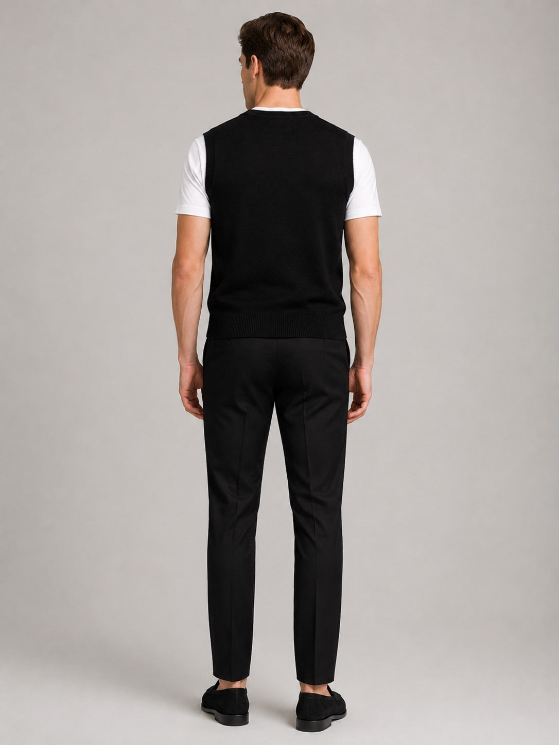 Men’s Argyle Sleeveless Jumper V-Neck Slim Fit Knit Autumn Winter Layer for Business Casual and Everyday Wear