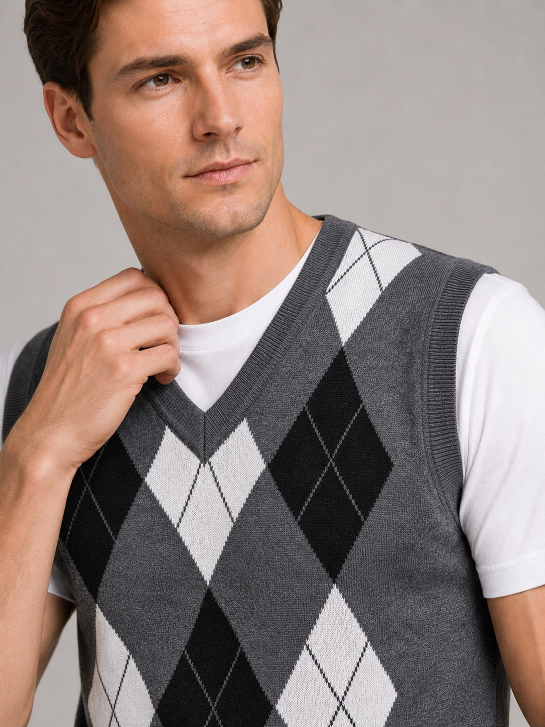 Men’s Argyle Sleeveless Jumper V-Neck Slim Fit Knit Autumn Winter Layer for Business Casual and Everyday Wear
