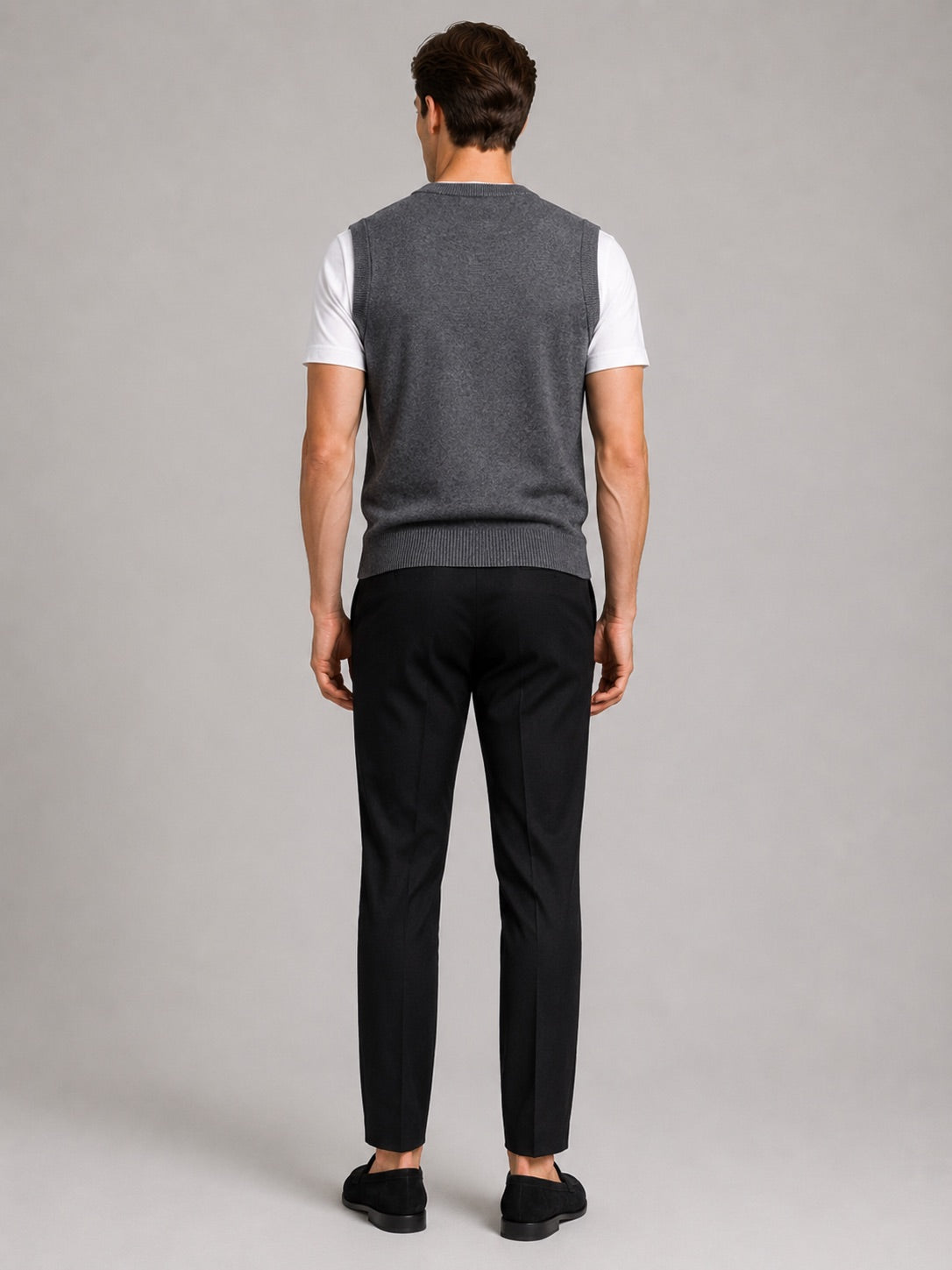 Men’s Argyle Sleeveless Jumper V-Neck Slim Fit Knit Autumn Winter Layer for Business Casual and Everyday Wear