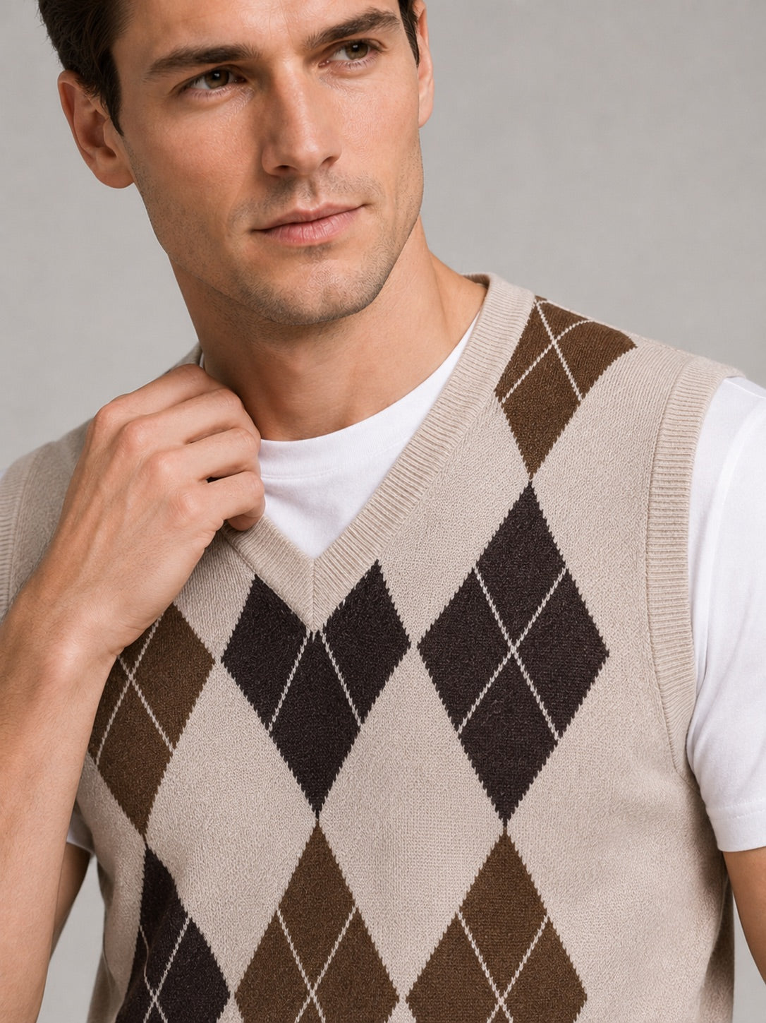 Men’s Argyle Sleeveless Jumper V-Neck Slim Fit Knit Autumn Winter Layer for Business Casual and Everyday Wear