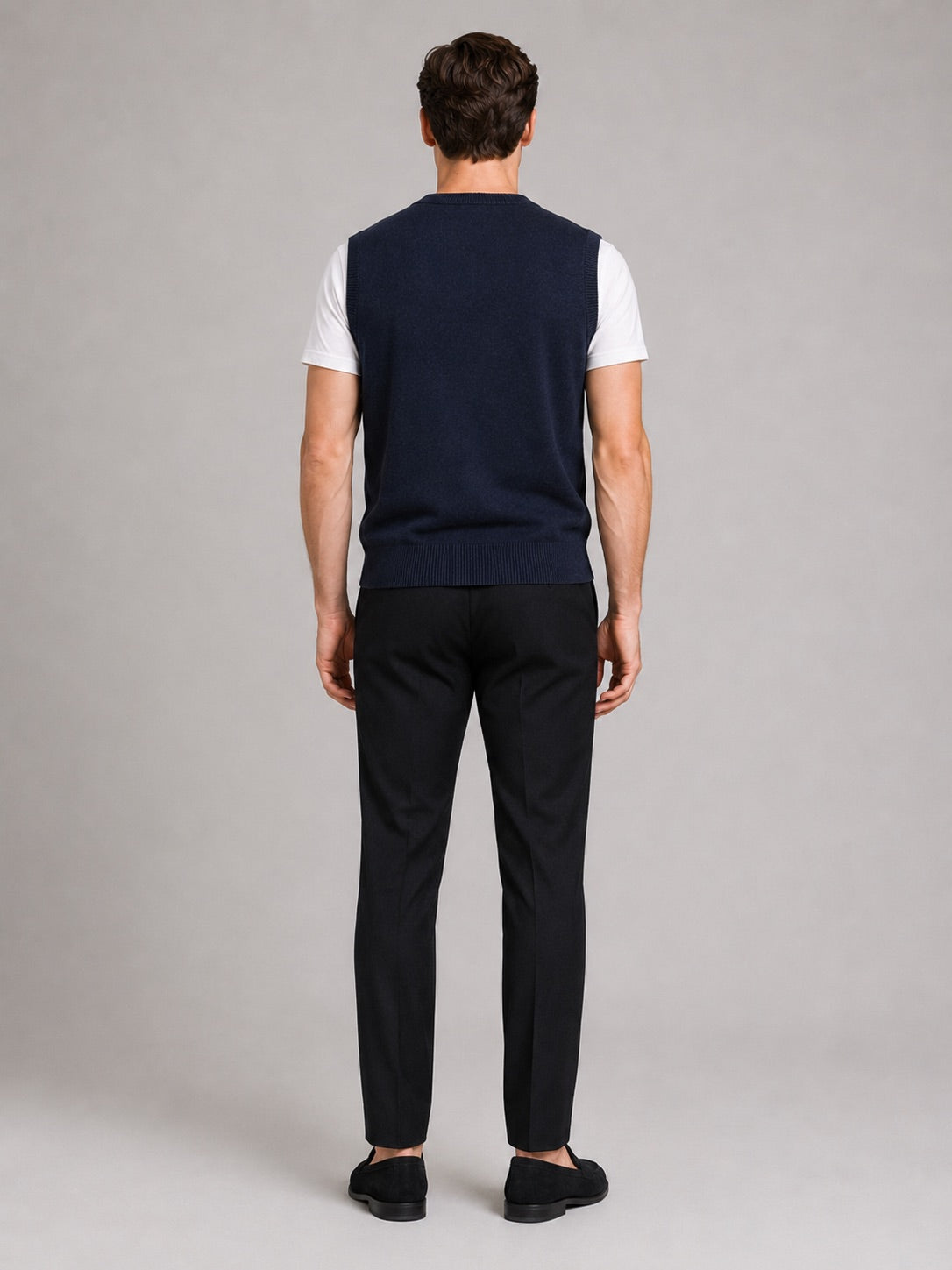 Men’s Argyle Sleeveless Jumper V-Neck Slim Fit Knit Autumn Winter Layer for Business Casual and Everyday Wear