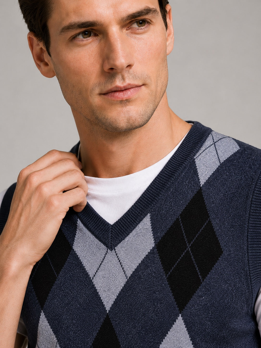 Men’s Argyle Sleeveless Jumper V-Neck Slim Fit Knit Autumn Winter Layer for Business Casual and Everyday Wear