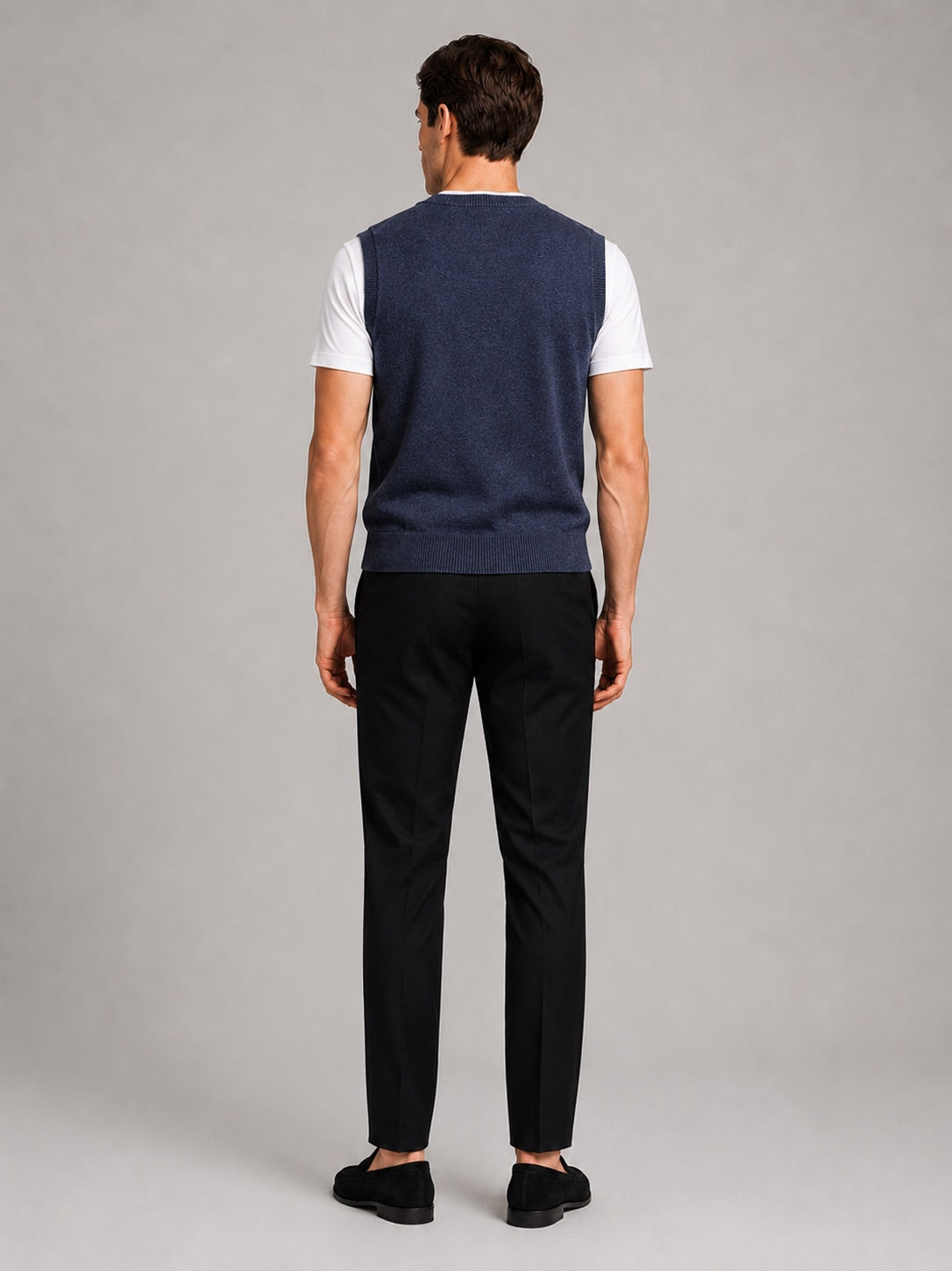 Men’s Argyle Sleeveless Jumper V-Neck Slim Fit Knit Autumn Winter Layer for Business Casual and Everyday Wear